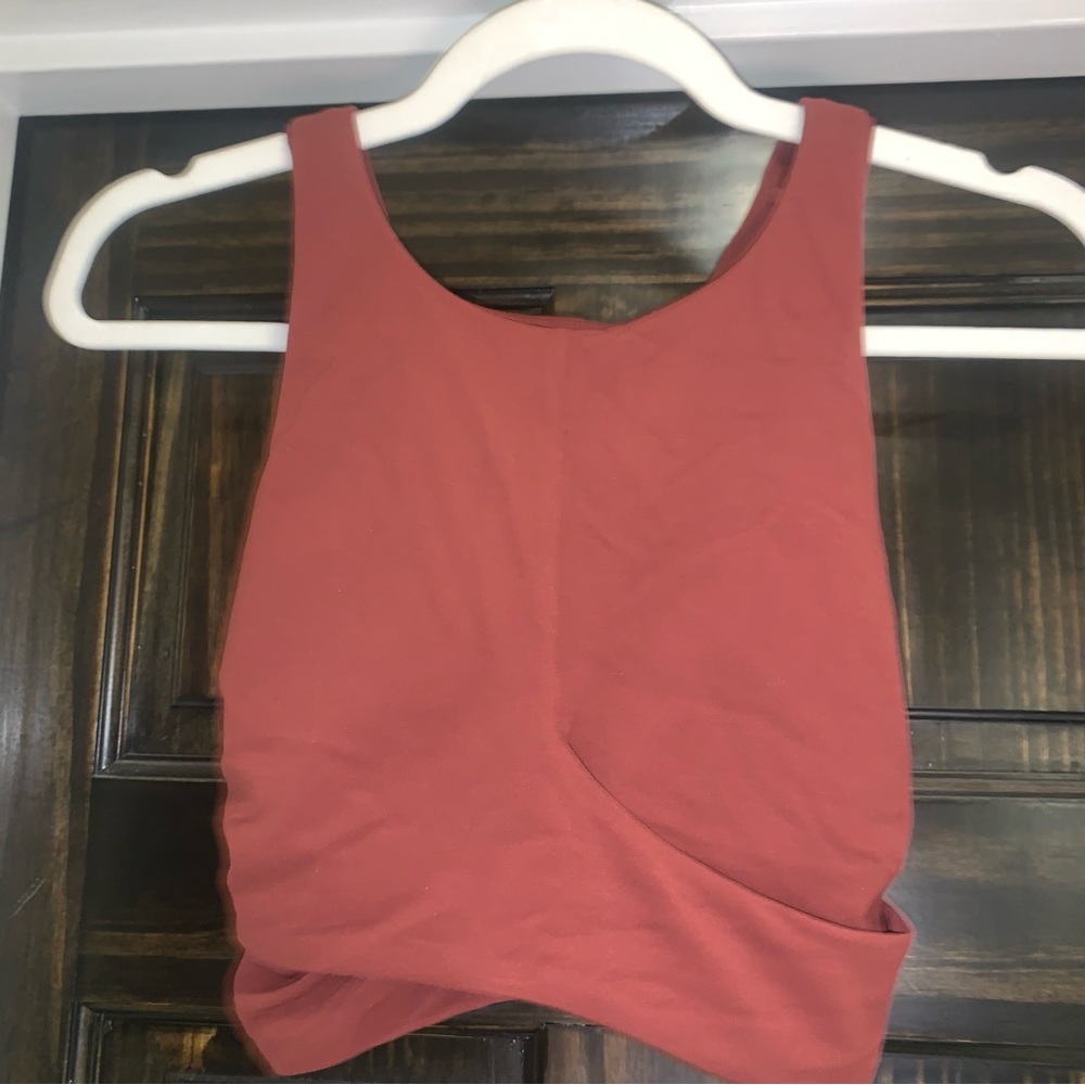 Women’s Lulu Lemon Yoga Crop Top with Open Back Size 6 in Burgundy